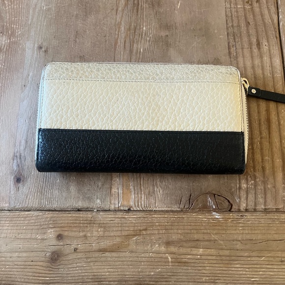 Kate Spade woman’s Two-Tone Black and Cream Wallet - Picture 3 of 9